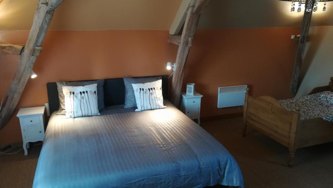 Gite Et Chambres D'Hotes Le Chene Billault Pouant Exterior foto