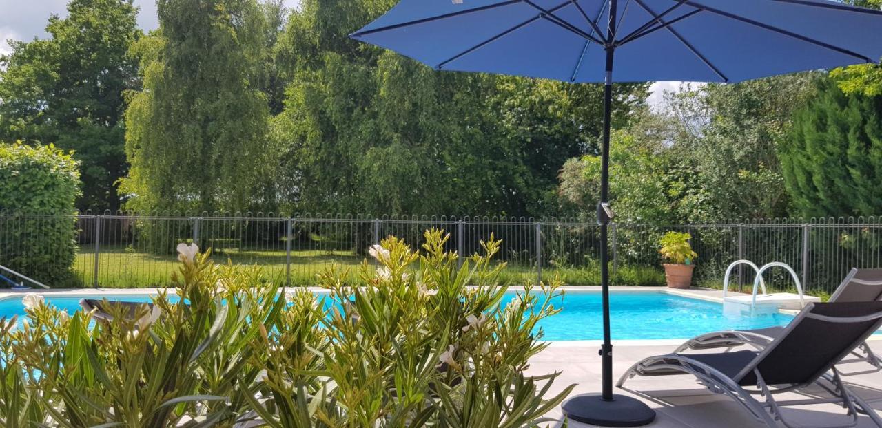 Gite Et Chambres D'Hotes Le Chene Billault Pouant Exterior foto