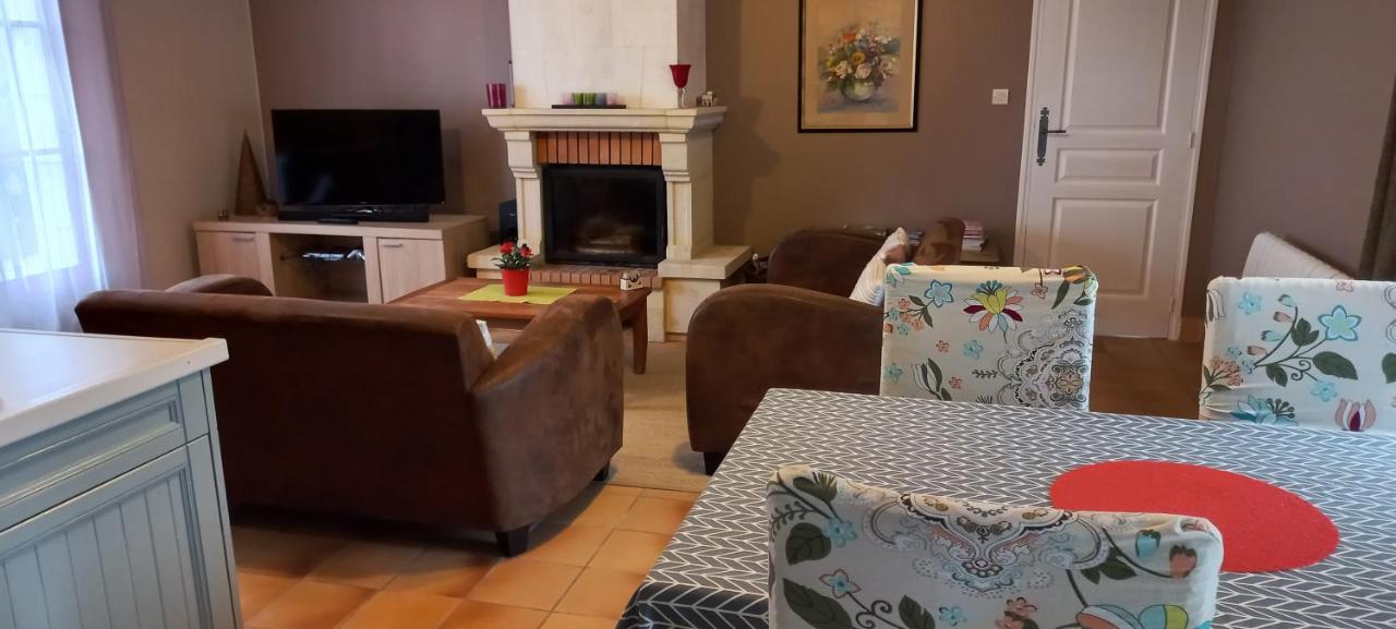 Gite Et Chambres D'Hotes Le Chene Billault Pouant Exterior foto